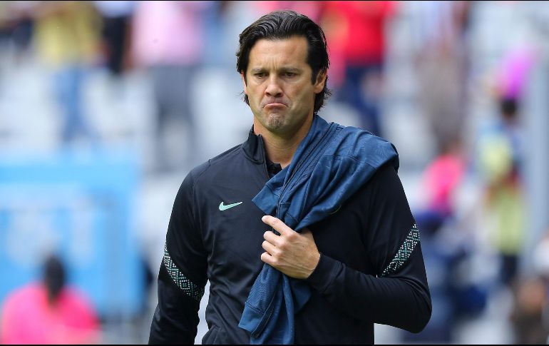 Un pie fuera. La derrota del domingo condicionó la permanencia de Santiago Solari en las Águilas. Imago7