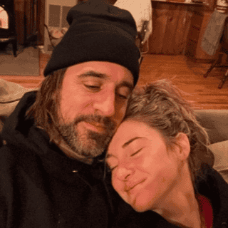 Aaron Rodgers envía conmovedor mensaje a Shailene Woodley