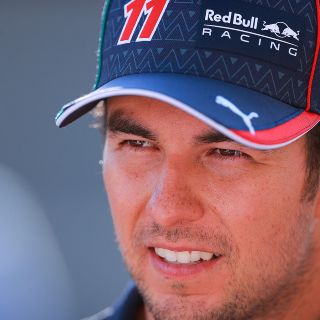 Checo Pérez: Presume su nuevo y valioso casco para la Temporada 2022 de Fórmula 1