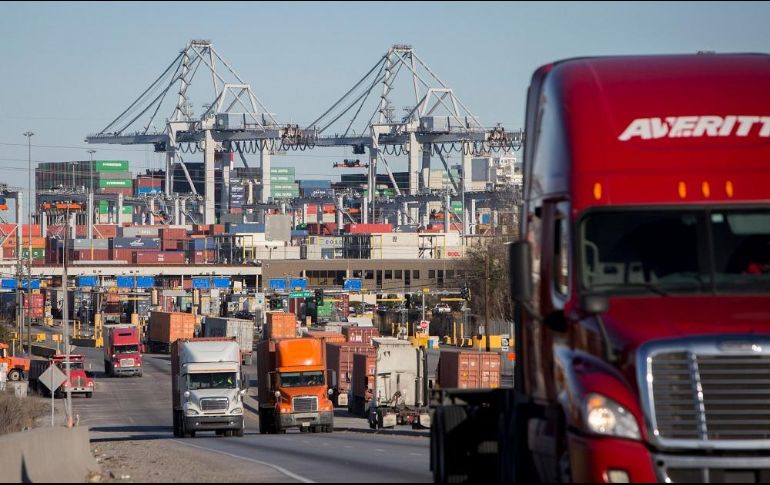 Proponen ampliar dos horas el horario de restricción en la circulación de camiones de carga pesada. AP/ARCHIVO