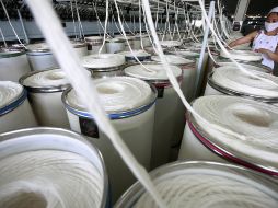La industria textil en México enfrenta problemas como el contrabando y la limitación en la producción por temas ecológicos. AFP/Archivo