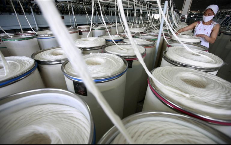 La industria textil en México enfrenta problemas como el contrabando y la limitación en la producción por temas ecológicos. AFP/Archivo