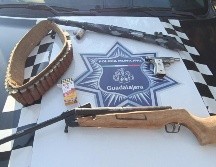 En el auto donde viajaba el detenidos localizaron tres armas de fuego. ESPECIAL