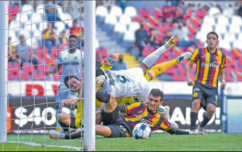 Lamentable. Un grave error del portero Felipe López fue lo que le costó la derrota en casa a los Leones Negros. Imago7