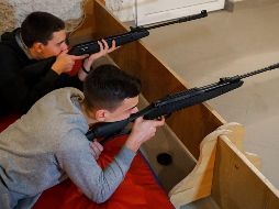 El presidente de Ucrania, Volodímir Zelenski, asegura que el gobierno está ya repartiendo armas 