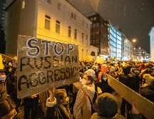 ALZAN LA VOZ. En muchos países se han manifestado para detener la guerra. EFE/C.ZINN