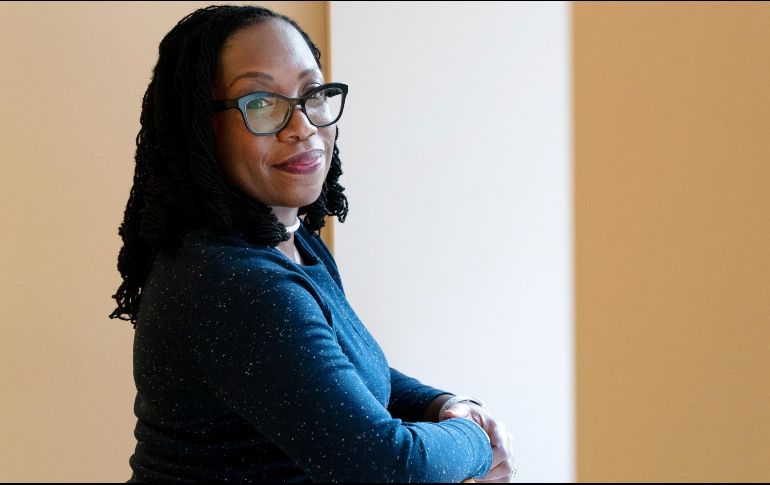 De ser confirmada, Ketanji Brown Jackson será la primera mujer negra en ocupar una de las nueve sillas de la más alta instancia judicial estadounidense. AP / ARCHIVO