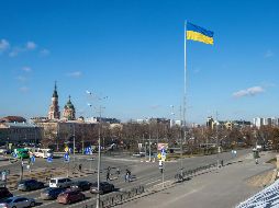 La pareja de Yaryna Arieva y Sviatoslav Fursin se dio prisa para casarse en el monasterio de San Miguel de Kiev, en medio de la invasión de Rusia a Ucrania. AFP / ARCHIVO