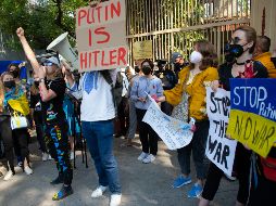 Los ucranianos portaron carteles en los que se pudieron leer frases como 