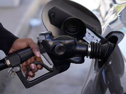 Los consumidores pagarán 0.0496 pesos por litro como cuota correspondiente al IEPS. AP/A. Dovarganes