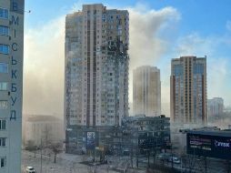 El proyectil impactó una torre de viviendas en Kiev con personas adentro. ESPECIAL