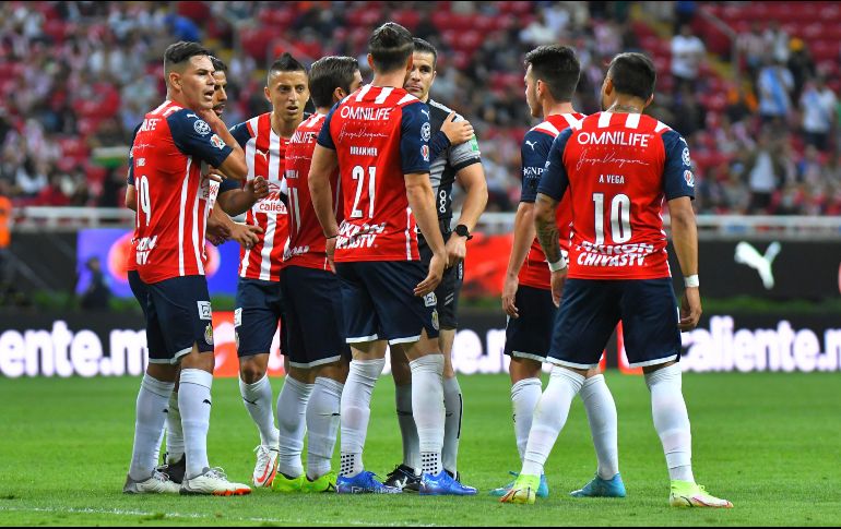 MAL Y DE MALAS. Chivas hiló su tercera derrota consecutiva en el torneo. IMAGO7