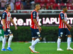 NO LEVANTAN. Chivas hiló su tercera derrota consecutiva en el torneo. IMAGO7