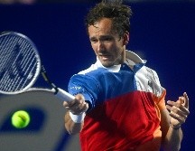Semifinalista en Acapulco, donde perdió ante Rafael Nadal, Medvedev se aprovechó de la derrota de Novak Djokovic en cuartos de final del torneo de Dubái. AFP / P. Pardo