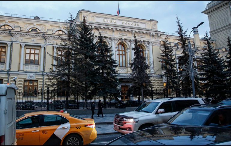 El Banco Central de Rusia recomendó a las entidades financieras reestructurar la deuda de sus clientes si su situación financiera se vio afectada por las sanciones occidentales, y no poner sanciones o multas. EFE/ S. ILNITSKY