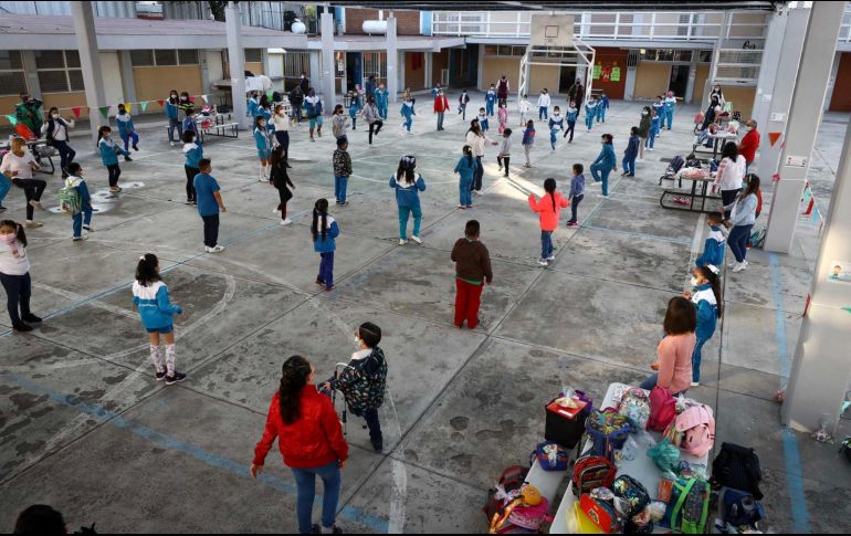 El pasado 22 de febrero, padres de familia se manifestaron en la escuela primaria urbana 1238 por la reincorporación de la docente. SUN/ARCHIVO