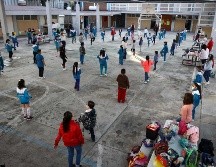 El pasado 22 de febrero, padres de familia se manifestaron en la escuela primaria urbana 1238 por la reincorporación de la docente. SUN/ARCHIVO