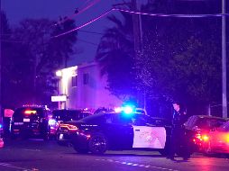 Policías investigan el multihomicidio ocurrido dentro de una iglesia en California, Estados Unidos. AP