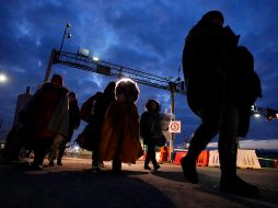 Todos los países vecinos de Ucrania mantienen sus fronteras abiertas a los refugiados, de los cuales hay un cierto número que ha ido a Rusia. AP / P. D. Josek