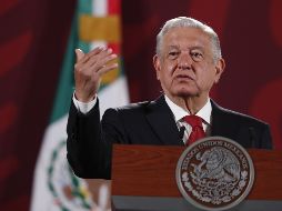 AMLO señala que cada vez que tiene oportunidad aconseja a sus familiares no caer en la tentación de pensar que la felicidad es lo material, que la felicidad viene con el dinero. EFE / M. Guzmán