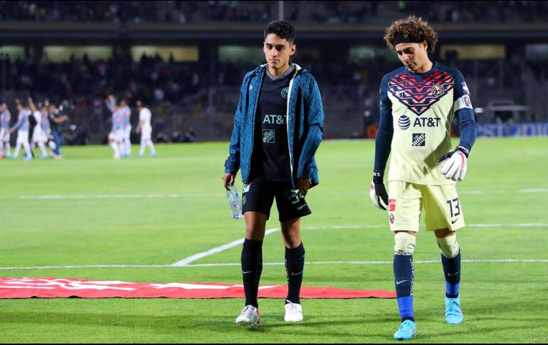 OLVIDAN LA CANTERA. En la actualidad, Santiago Naveda y Guillermo Ochoa, son los únicos canteranos con oportunidades en el club. IMAGO7