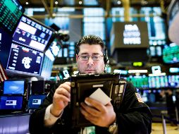 Las pérdidas fueron encabezadas por el sector financiero, el de materias primas y el tecnológico. EFE/J. Lane