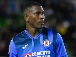 La afición abucheó a Bryan Angulo durante el juego contra Santos Laguna. IMAGO7