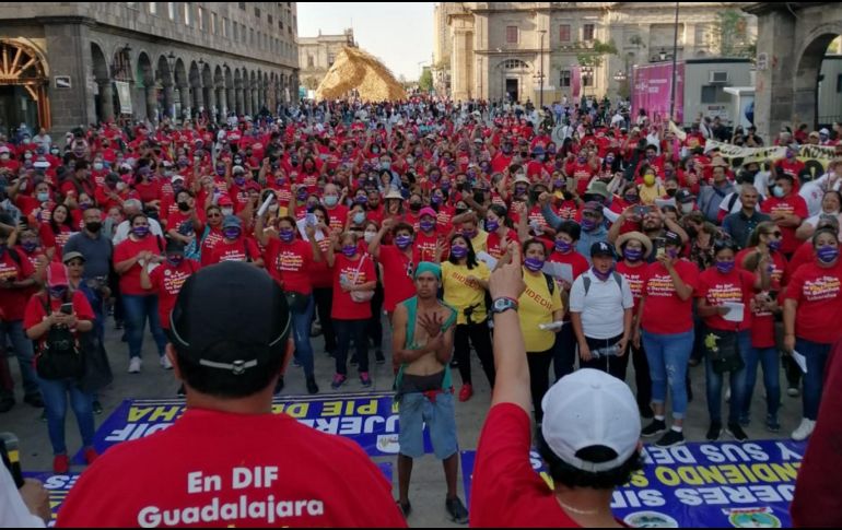Los quejosos caminaron desde el cruce de las calles Chapultepec e Hidalgo para llegar al edificio del Ayuntamiento en el Centro. ESPECIAL