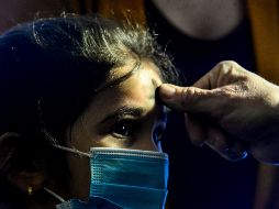 La ceniza puede ser colocada por un sacerdote o un laico, con o sin homilía de por medio. AP / K. Radder