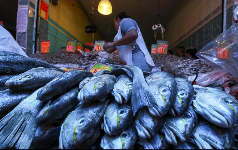 Los tapatíos ya comenzaron a percibir un aumento en el precios de pescados y mariscos este año. EL INFORMADOR / ARCHIVO