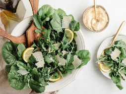 Los antioxidantes presentes en la arúgula funcionan para reforzar el sistema inmune y prevenir enfermedades. ESPECIAL/Photo by Leigh Skomal on Unsplash