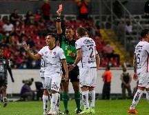 CLAVE. Cuando mejor jugaba el Atlas, se quedaron con diez futbolistas por la expulsión de Jairo Torres. IMAGO7