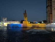 La Minerva iluminada con los colores de la bandera de Ucrania. ESPECIAL