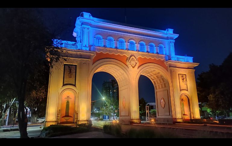Los Arcos de Guadalajara también son escenario de una imagen de apoyo a Ucrania.