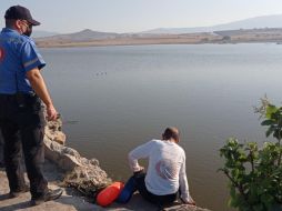 Los rescatistas extrajeron el cuerpo, para entregarlo al personal del Instituto Jalisciense de Ciencias Forenses. Tlajomulco // Cortesía PC Tlajomulco