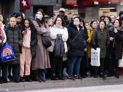 Personas en Londres esperando otro transportes debido a la huelga EFE / V. Flores