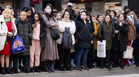 Personas en Londres esperando otro transportes debido a la huelga EFE / V. Flores