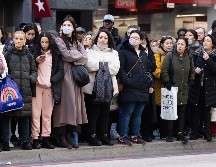 Personas en Londres esperando otro transportes debido a la huelga EFE / V. Flores