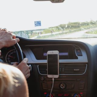 Atrapar infieles, el peculiar servicio que esta taxista ofrece a mujeres