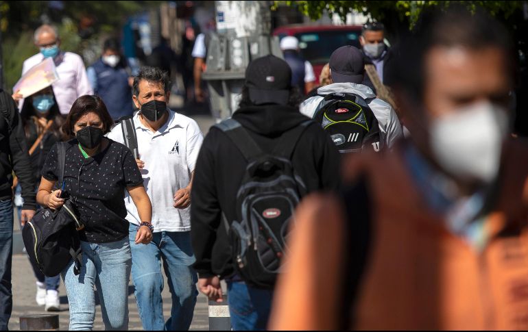 De los contagios confirmados, hay 38 mil 587 casos activos, que han presentado síntomas durante los últimos 14 días y suponen el 0.7% del total. EFE / I. Esquivel