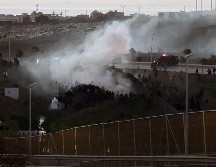 En la toma del paso fronterizo se han reportado enfrentamientos violentos entre los migrantes y guardias españoles. EFE/P. Sánchez