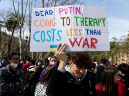 Ciudadanos alrededor del mundo se manifiestan para pedir un alto a la guerra entre Rusia y Ucrania. EFE / M. Percossi