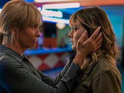 ¿Sabes quién es? es protagonizada por Toni Collete y Bella Heathcote. CORTESÍA / NETFLIX