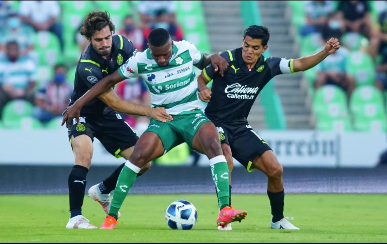 El juego Chivas vs Santos podrá ser visto solo en televisión abierta. IMAGO7