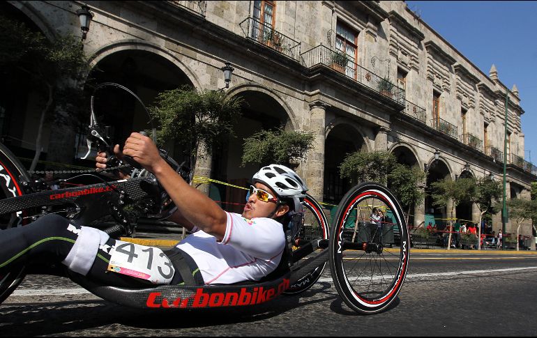 El deportista compite en la categoría de alpinismo llamada eslalon gigante. EL INFORMADOR / ARCHIVO