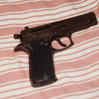 Hallan dos armas en casa de alumno que amenazó con tiroteo en NL