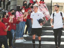 Antes de salir rumbo a la ciudad queretana, los Zorros fueron despedidos por miembros del staff rojinegro. ESPECIAL/Atlas FC
