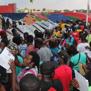 Migrantes se manifiestan de forma violenta en Tapachula