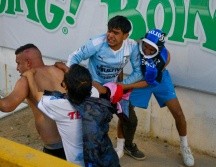 La violencia se generó durante el partido del sábado de Querétaro contra Atlas. AP