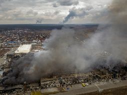 Bombardeo. Rusia retomó los ataques a las ciudades cercanas a Kiev e impidió que miles de civiles escaparan a zona segura, pese a la tregua prometida. AP